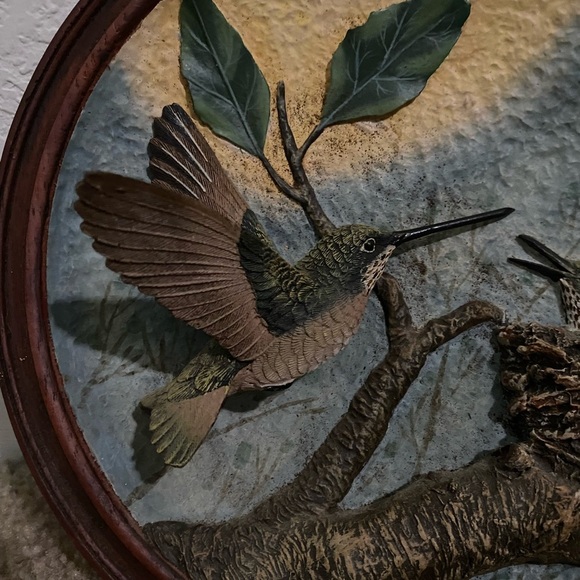 Second Nature Design Wildlife Collectibles Signed Hummingbird 3D Wall Plate 8.5” - Picture 6 of 12
